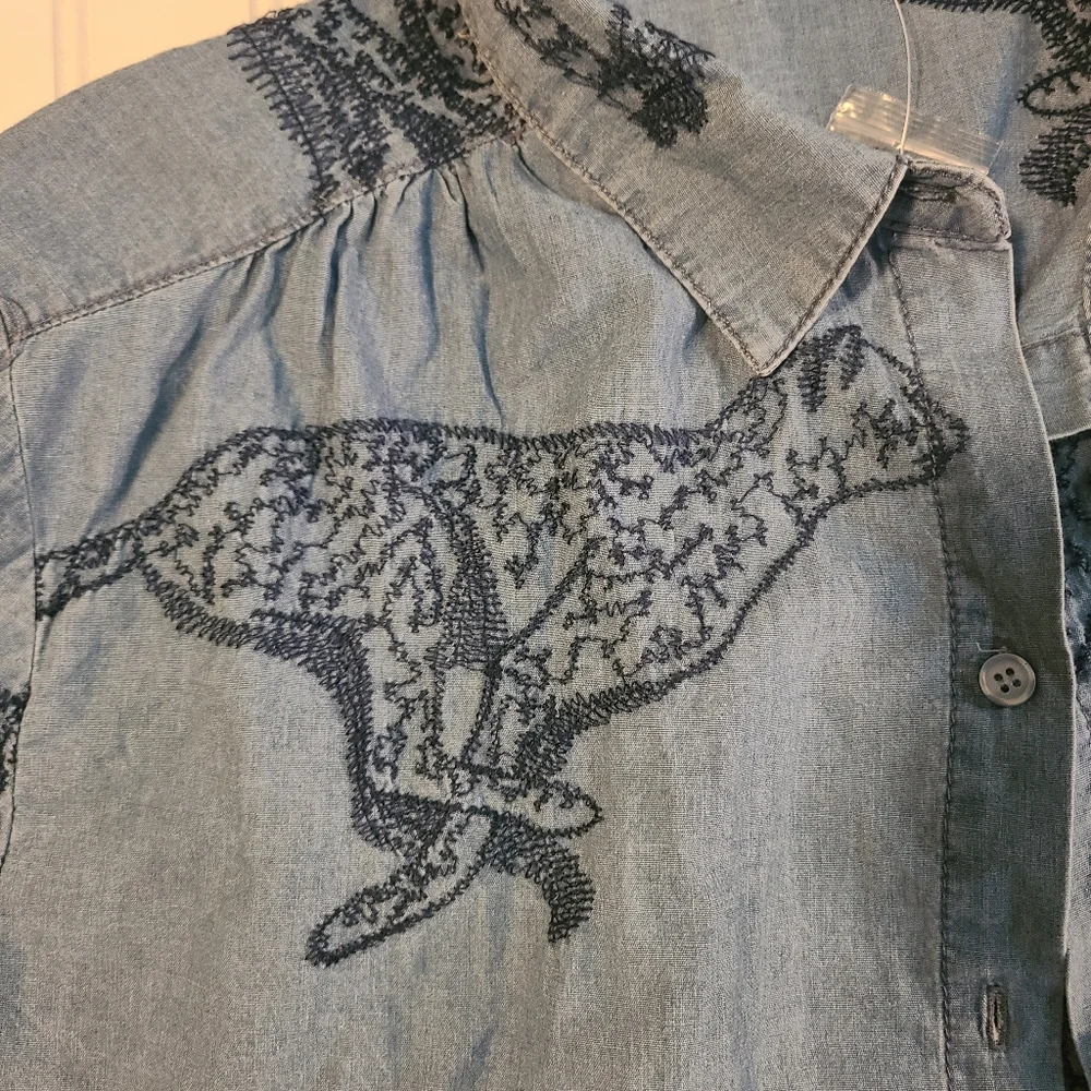 Embroidered Cheetah Chambray Button Down | 100% Cotton | Women’s L - Picture 8 of 12